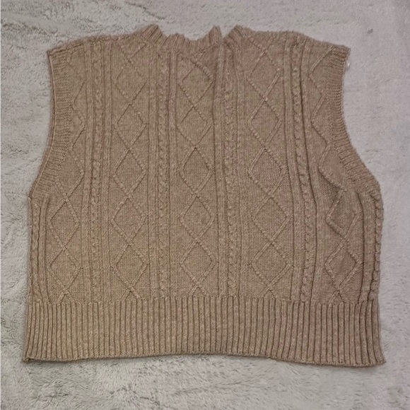 Beautiful And Now This Cable Knit Recycled Blend Sweater Vest  size L - Picture 3 of 5